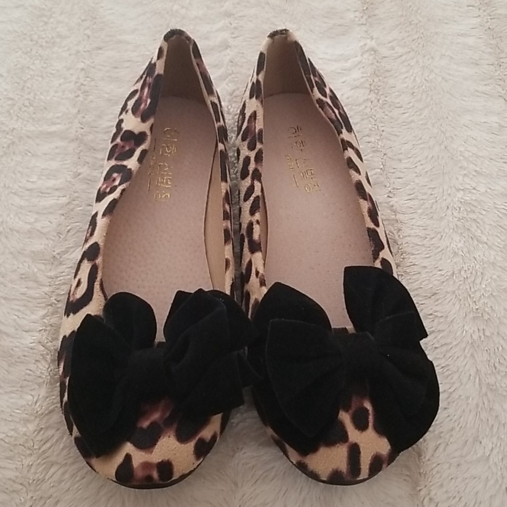 Leopard ballet flats with made made upper
